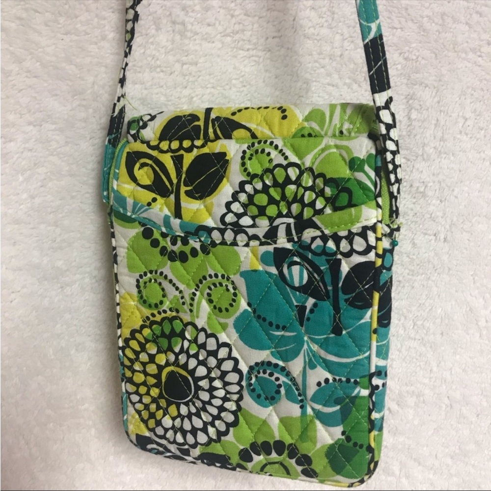 🎈3/$25 Vera Bradley hipster bag - Picture 2 of 5